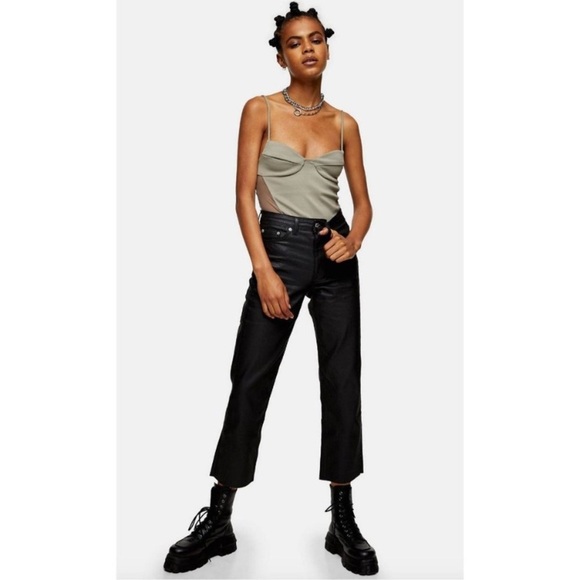 Topshop Denim - TOPSHOP coated straight high rise cropped jeans in black Size 28